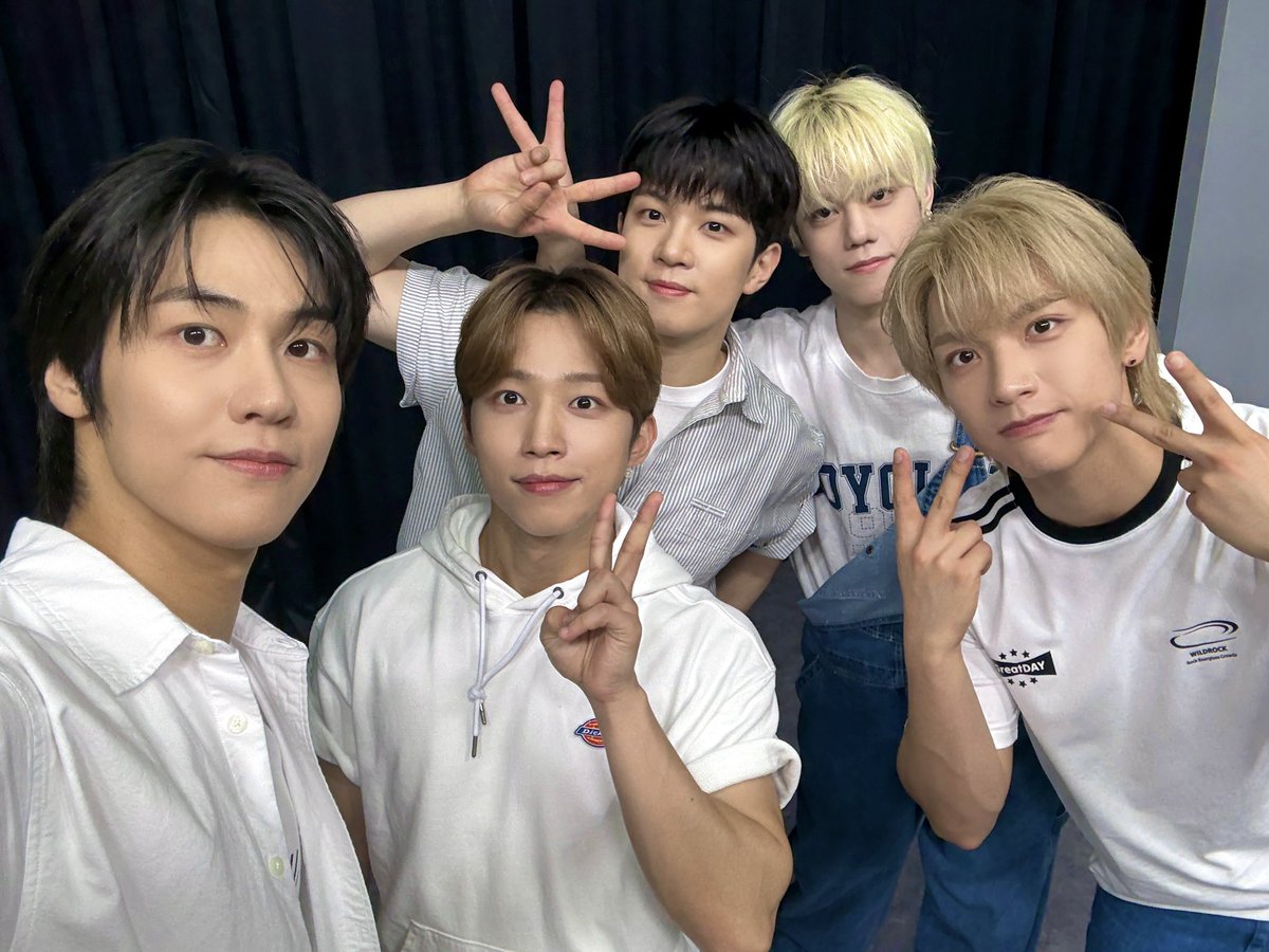 NFlyingofficial's tweet photo. [📸] 2025.07.25 N.Flying 2nd Album [Everlasting] VIDEO CALL EVENT &amp; FAN SIGN EVENT (DEAR MY MUSE)

#NFlying #엔플라잉 #Everlasting #에버래스팅 #만년설 https://t.co/KWJAp7W9cP