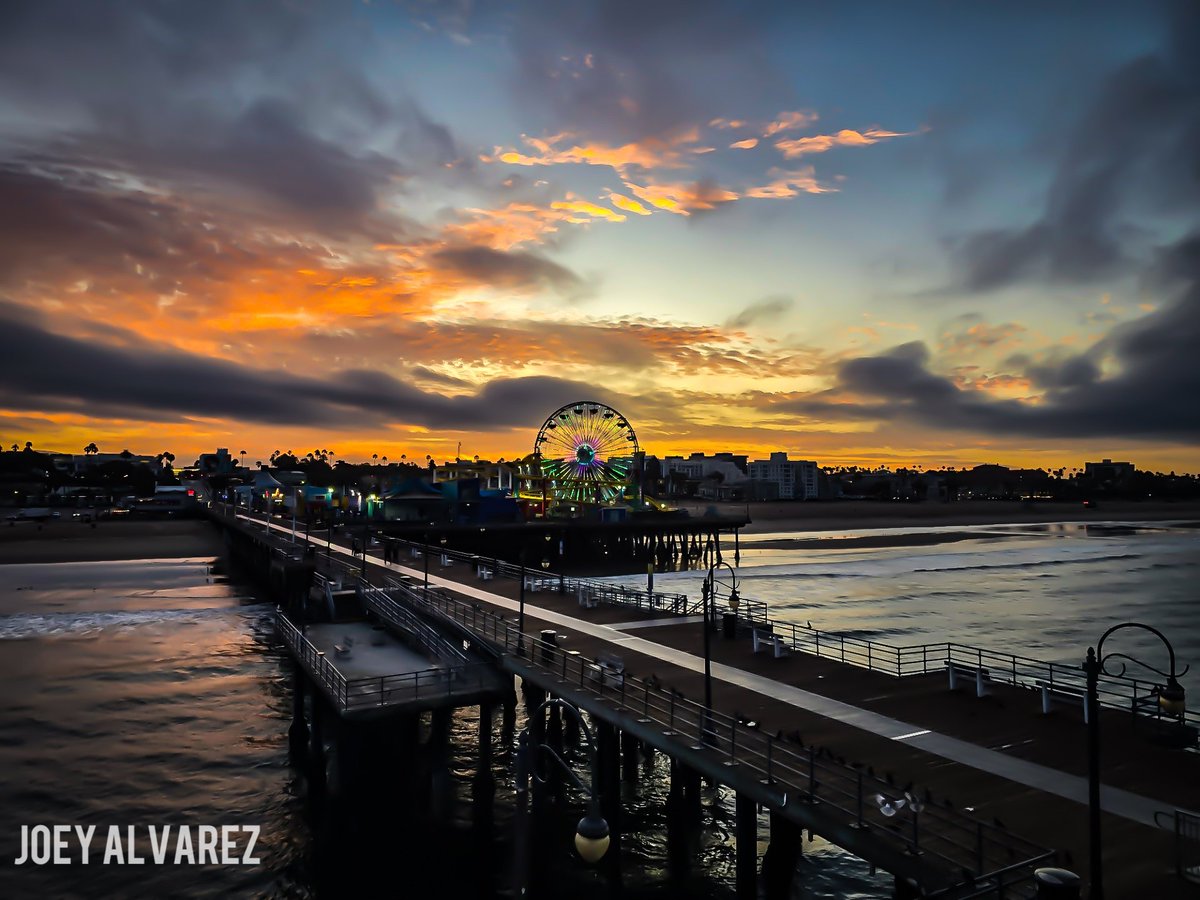 smcloseup's tweet photo. A glowing Ferris wheel and painted sky greet the day as sunrise breaks over the Santa Monica Pier. Quiet waves, calm breeze—a peaceful start to Friday.

📸 Joey Alvarez
#SantaMonica #SunriseVibes #SantaMonicaPier #GoodMorningSantaMonica #JoeyAlvarez #PierLife https://t.co/cneacTpnXc