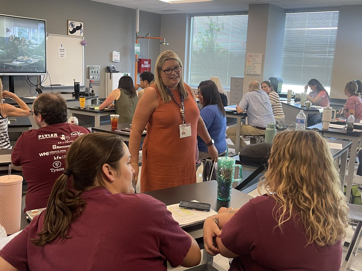 MrMaxSmith1's tweet image. @SMSBearcats were well represented @ShermanISD Ignite PD. Big shout-outs to @samdeaton @baileyjordan for leading impactful sessions. #ProudAdmin #ShermanISD #SMS #CommittedToExcellence