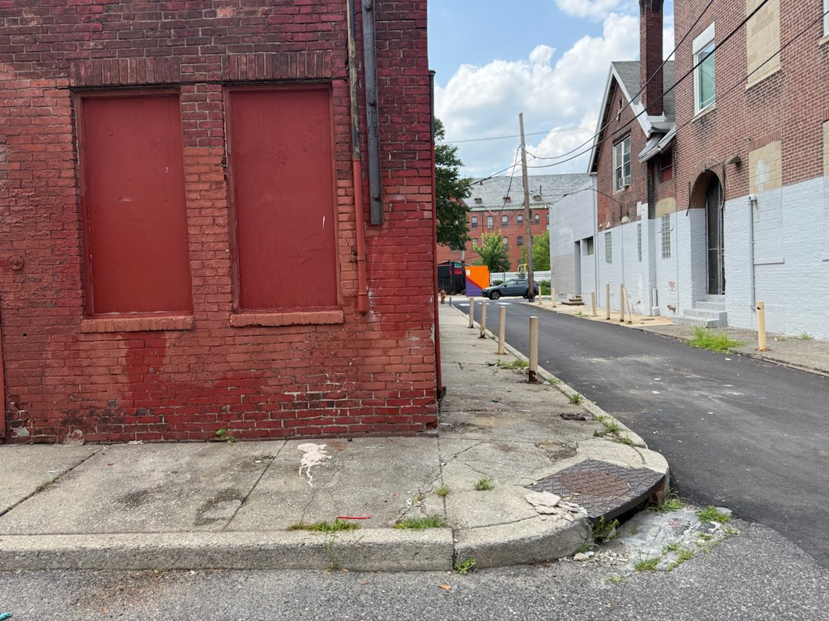 phl_cgoffice's tweet image. ⚠️ DUMPERS BEWARE
This is what some of our neighborhoods face. The 2000 block of Waterloo St and the intersection of G St & E Willard St were dumped on before our crews cleaned up. The cameras are being installed and you will be prosecuted. #PHLstopsIllegalDumping