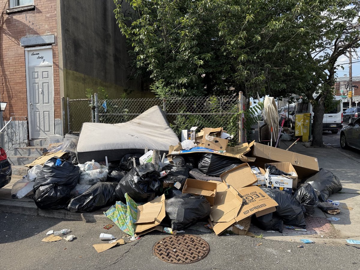 phl_cgoffice's tweet image. ⚠️ DUMPERS BEWARE
This is what some of our neighborhoods face. The 2000 block of Waterloo St and the intersection of G St & E Willard St were dumped on before our crews cleaned up. The cameras are being installed and you will be prosecuted. #PHLstopsIllegalDumping