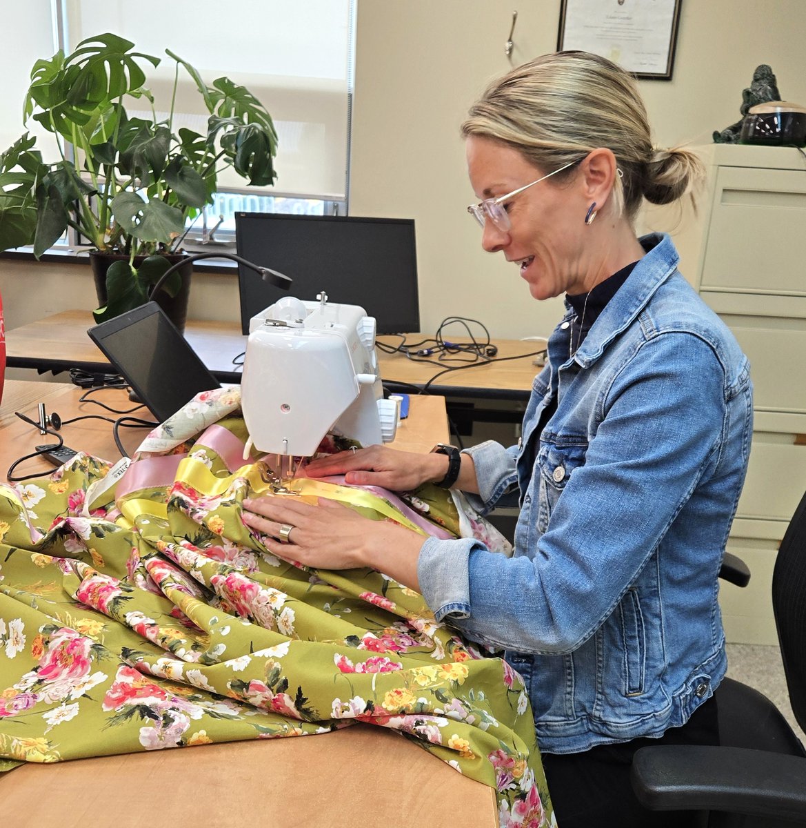 Thank you to Crystal, our Indigenous Initiatives Coordinator, for sharing her Ribbon Skirt-making knowledge with our Student Advising team for an informal afternoon creating something truly special.
Beautiful work ladies!
#Featurefriday #ribbonskirts #traditional #knowledge