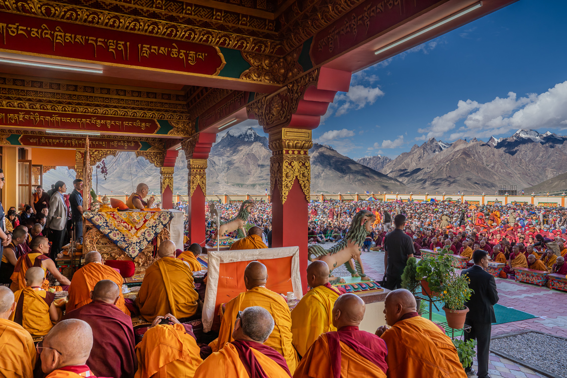 tibetdotcom's tweet image. 西藏精神領袖第十四世達賴喇嘛尊者於今天( 7 月 25 日)在印度中央直轄區拉達克藏斯卡的喀夏行宮,向數萬名藏斯卡及各方信眾講授宗喀巴大師所著《三主要道》期間的殊勝畫面一瞥..... 2025 年 7 月 25 日 攝影|Tenzin Choejor & Ven. Zamling Norbu|達賴喇嘛尊者辦公室