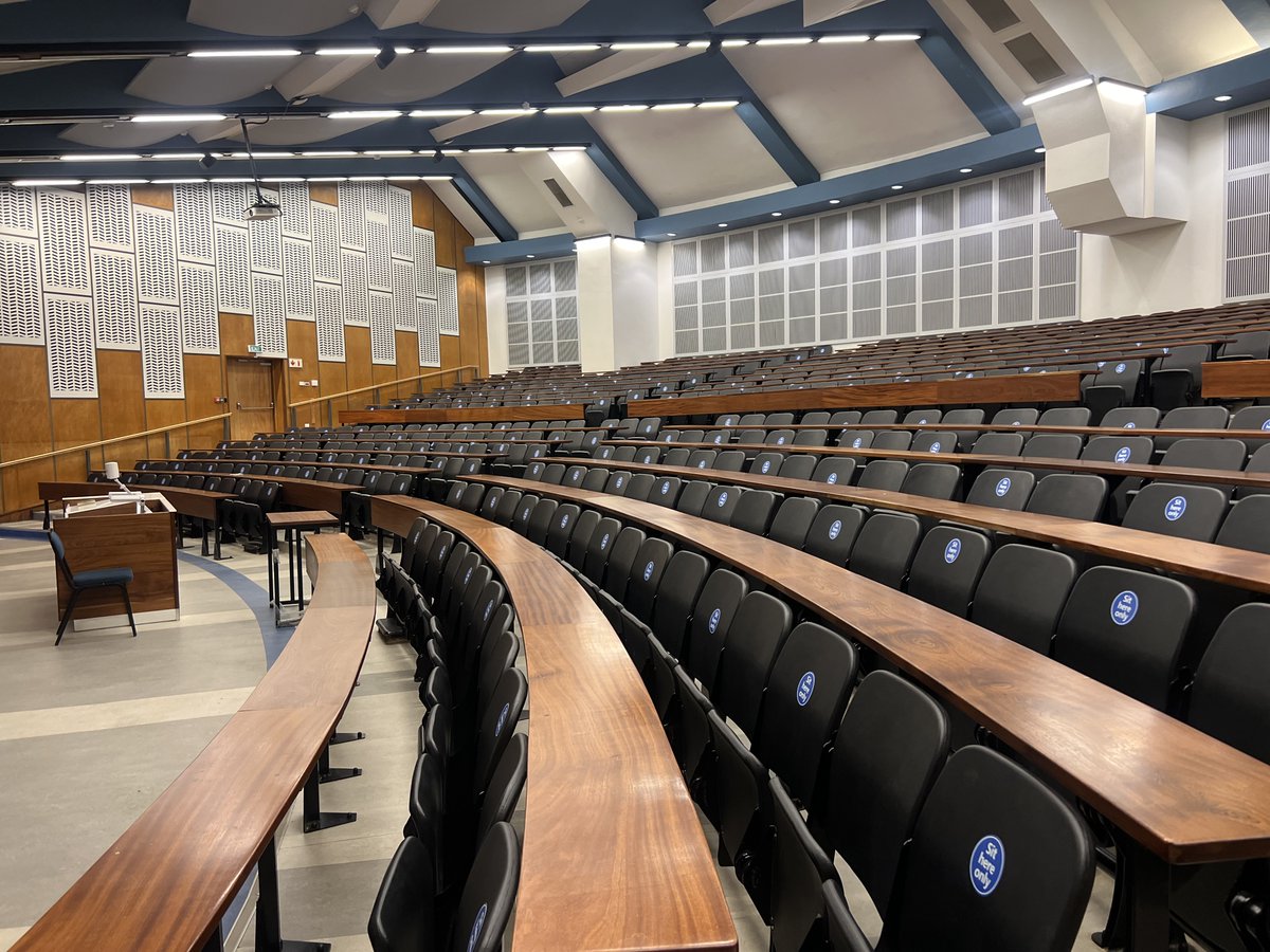 UPTuks's tweet image. 🏛️Fun Fact Friday!

Did you know the AE du Toit Auditorium was designed without windows? Not an oversight – it’s to block out traffic noise in University Road. Named after UP’s first maths prof and former principal, it’s been around since 1957. A quiet classic.…
