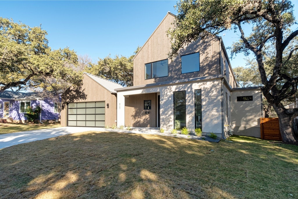 WareRealEstate's tweet image. Recently Closed | Seller Representation. We are thrilled to announce the successful sale of this newly built residence located in Central Austin. Congratulations to the new homeowners! It was listed for $2,975,000.