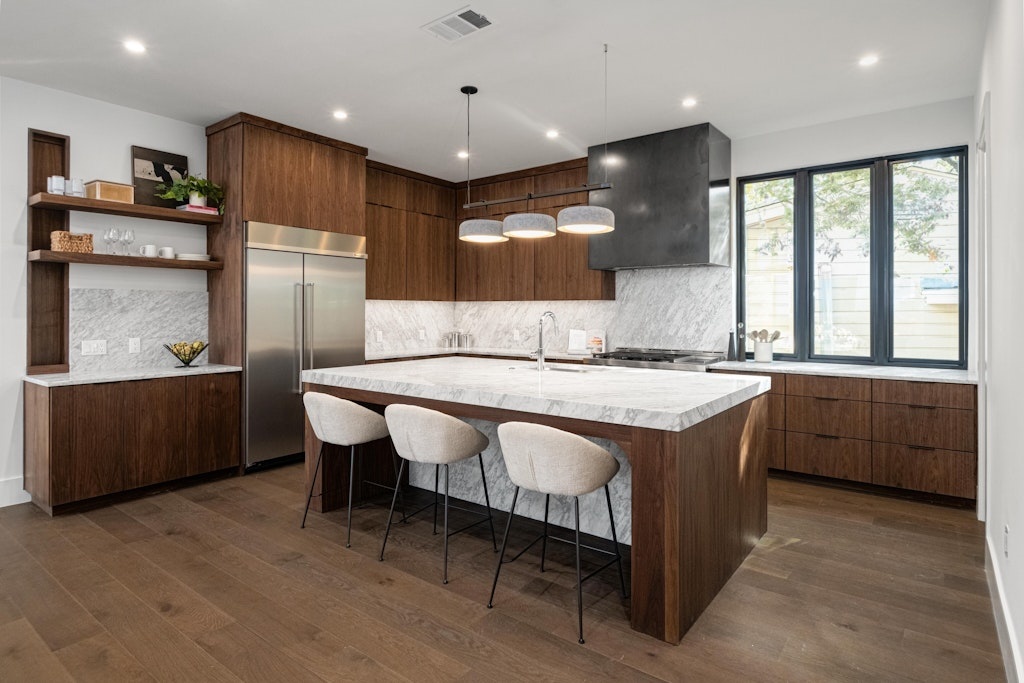 WareRealEstate's tweet image. Recently Closed | Seller Representation. We are thrilled to announce the successful sale of this newly built residence located in Central Austin. Congratulations to the new homeowners! It was listed for $2,975,000.