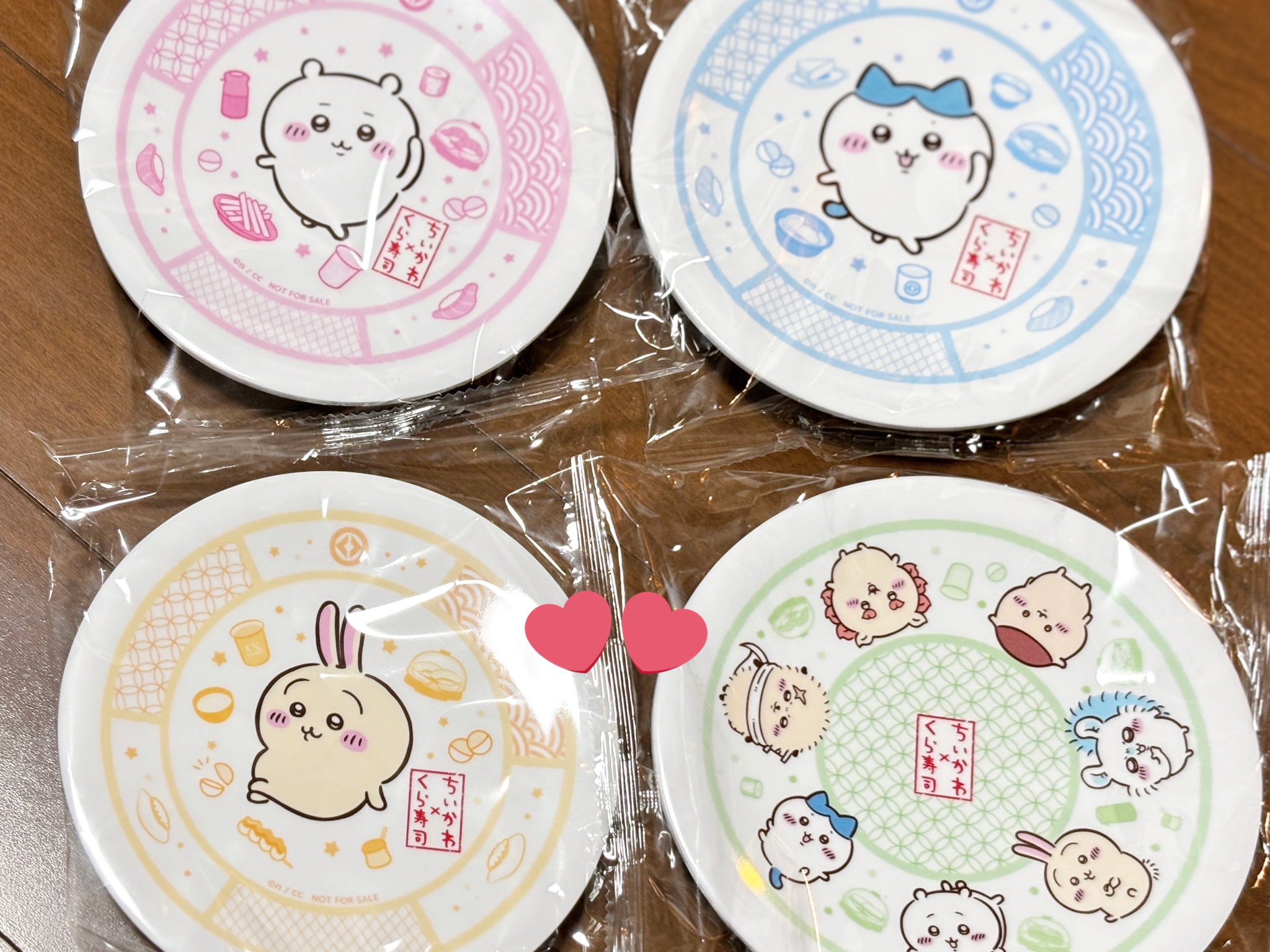 ちいかわ　寿司皿　4種　くら寿司　2 くら寿司 ちいかわ 4番 2番 皿 全員集合 ハチワレ 2枚セット