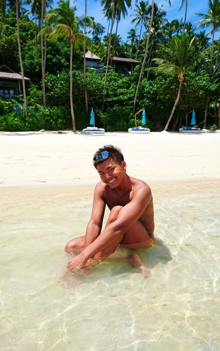 これ10年前に撮ったやつなんだよねw
ヘッダーの左から2番目

ひえーー🤣