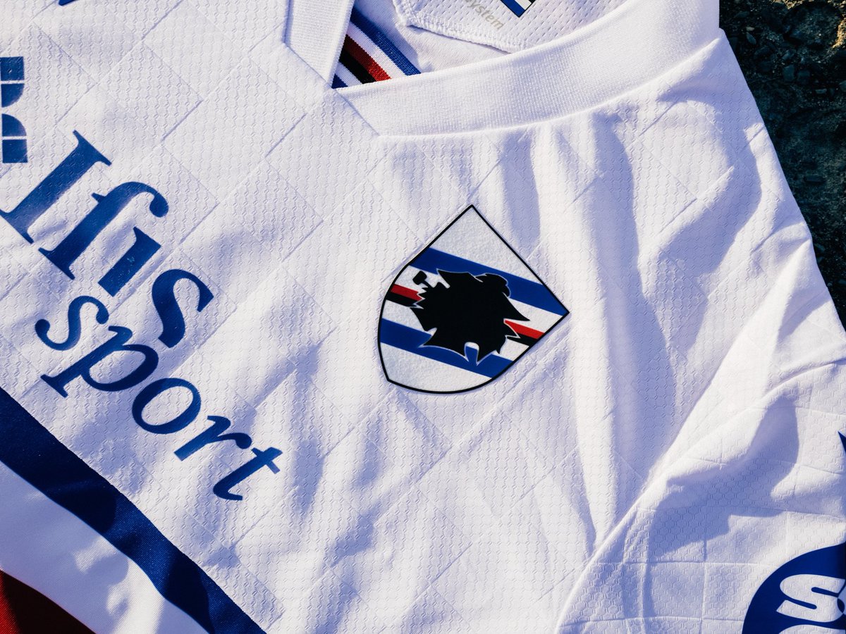TheShirtUnion's tweet image. ⬜️| @sampdoria Away 25/26
Taking inspiration from the historic San Lorenzo Cathedral, featuring a checkered embossing representing the brickwork on the facade of the building.
Matching collar and cuffs alongside the iconic banding completes the look.