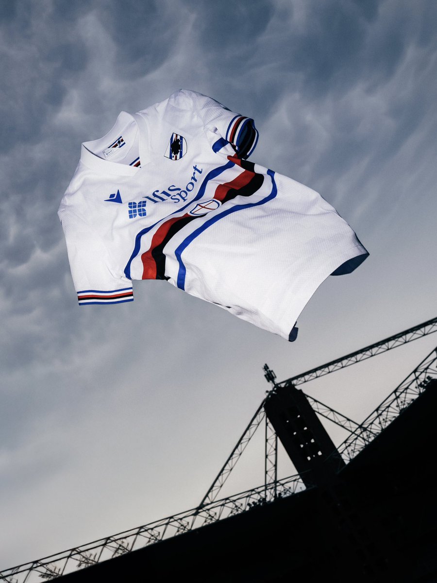 TheShirtUnion's tweet image. ⬜️| @sampdoria Away 25/26
Taking inspiration from the historic San Lorenzo Cathedral, featuring a checkered embossing representing the brickwork on the facade of the building.
Matching collar and cuffs alongside the iconic banding completes the look.