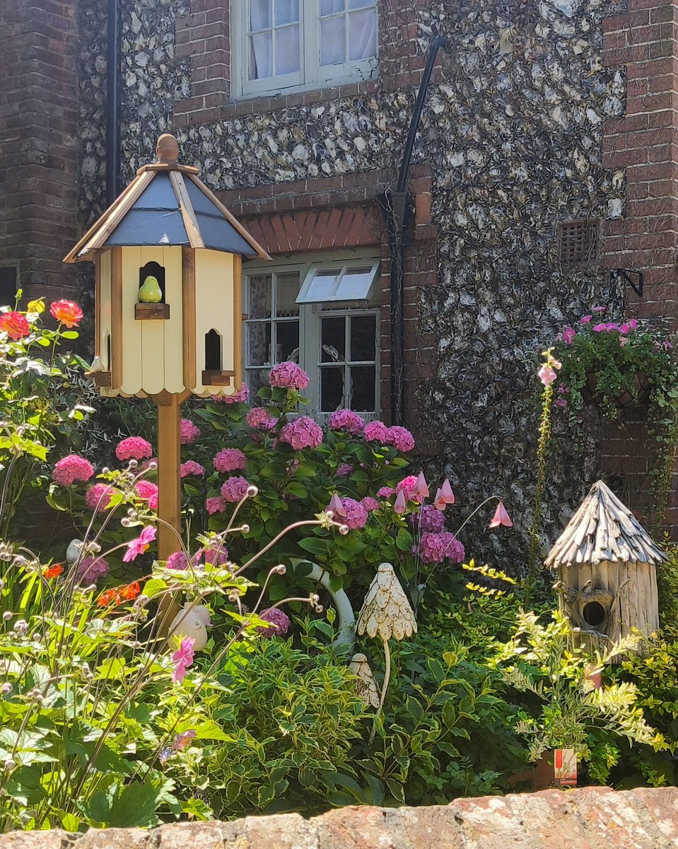 Beautiful views on our Worthing Five Peaks Challenge on 6th Sept. Sign up for a walk that will do you good while doing good for others!

ollysfuture.org.uk/events/fivepea…

#charitywalk #fundraising #walkforwellbeing #walkforacause #SouthDowns #SouthDownsNationalPark #suicideprevention