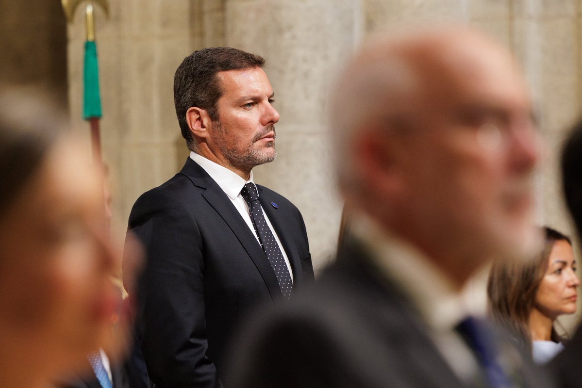 lopezcamposgal's tweet image. Hoxe é unha data para celebrar a nosa terra, a nosa fala e todo o que somos como pobo
É unha honra poder facelo rodeado dun equipo coma este. Feliz #DíadeGalicia!