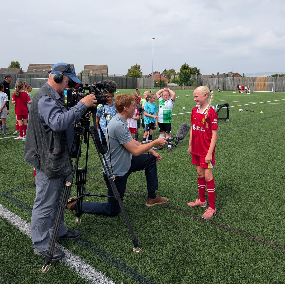 LFCFoundation's tweet image. Our Player Development Programme camp participants will be on ITV @GranadaReports tonight at 6pm as we look forward to the Women's Euro Final πβ¨ @Lionesses