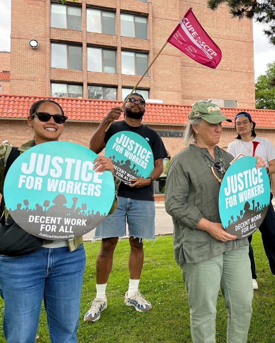 DecentWorkHlth's tweet image. On Tuesday, we joined CUPE 5525 on the picket line at Villa Colombo Homes for the Aged, where workers are entering their 9th week on strike. We know that paid sick days keep both workers & clients safe by reducing the spread of illnesses. #PaidSickDays are good for public health!