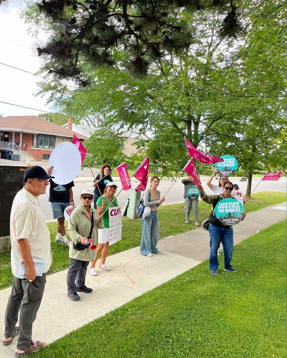 DecentWorkHlth's tweet image. On Tuesday, we joined CUPE 5525 on the picket line at Villa Colombo Homes for the Aged, where workers are entering their 9th week on strike. We know that paid sick days keep both workers & clients safe by reducing the spread of illnesses. #PaidSickDays are good for public health!
