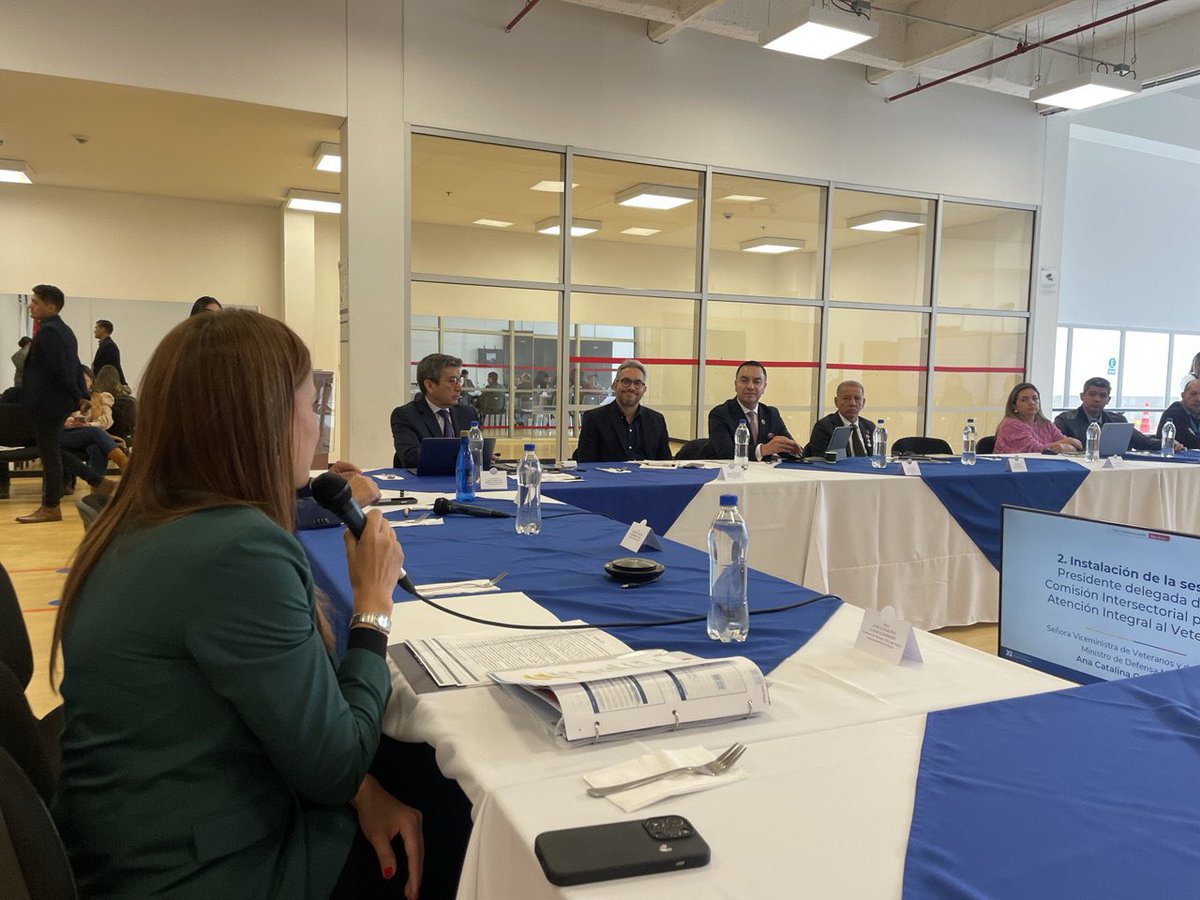Cremil_Co's tweet photo. #aestahora inicia la XI Comisión Intersectorial para la Atención Integral al Veterano, en la que participa el director de CREMIL, Fredy Hernán Calixto Monroy y la viceministra del #GSED, Ana Catalina Cano Londoño. https://t.co/vXU1CoXY9a