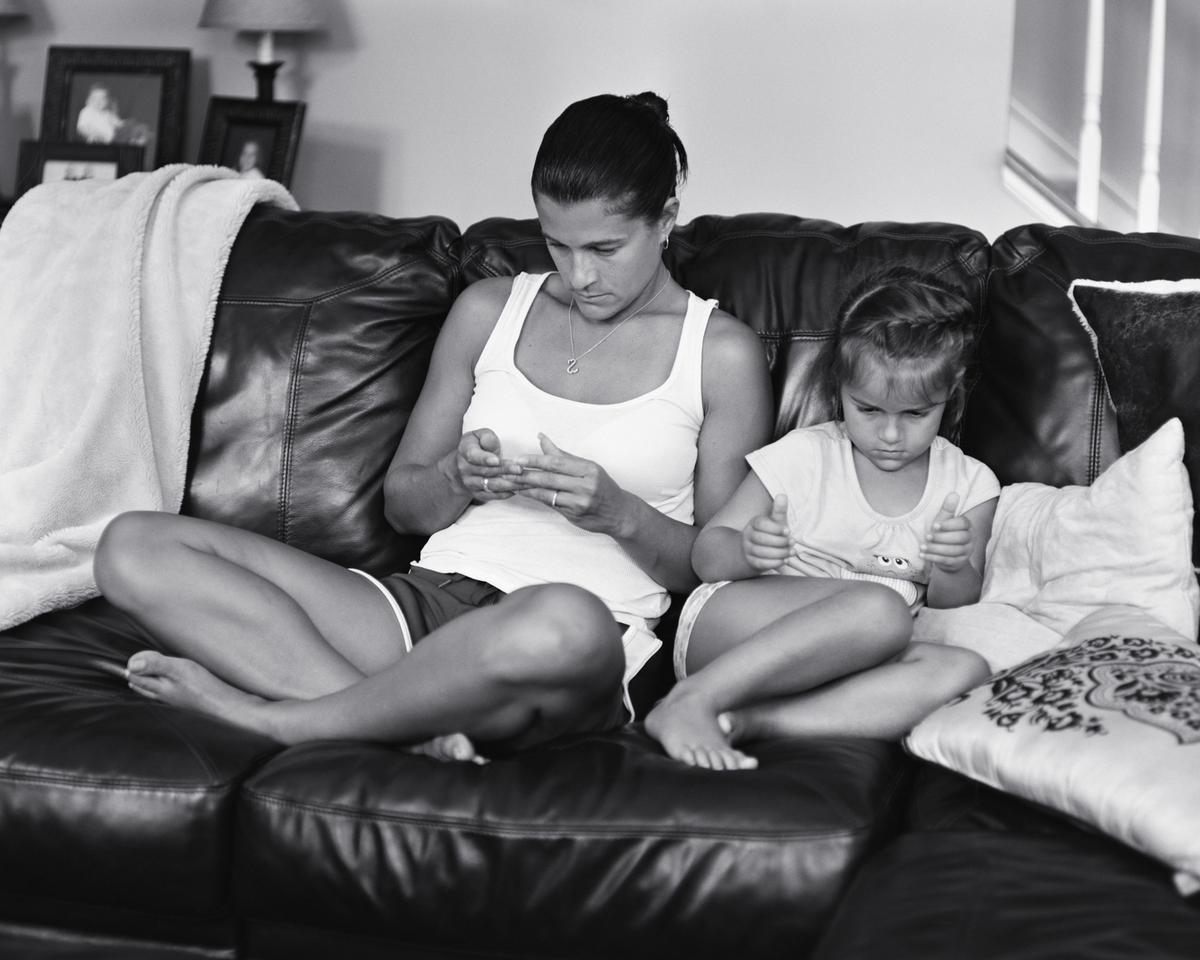 thepresentmomma's tweet photo. This series of photos speaks louder than words.

A photographer removed our phones from everyday life.

The results are unsettling (and heartbreaking): 🧵 https://t.co/UdPNe83ELq