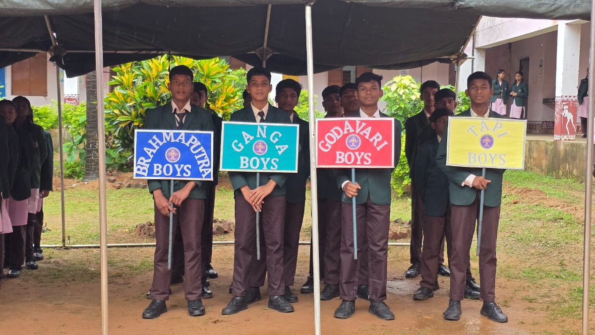 "Empowering young leaders! EMRS HIRLI's Investiture Ceremony marks a new chapter of responsibility and excellence. Congratulations to the newly appointed Student Council Members &amp; House Leaders! May they lead with wisdom. <a href="/NESTSHQ/">National Education Society for Tribal Students</a> <a href="/model_odisha/">Odisha Model Tribal Education Society (OMTES)</a>  <a href="/TribalAffairsIn/">Ministry of Tribal Affairs, Govt. of India</a>
 <a href="/PMOIndia/">PMO India</a>