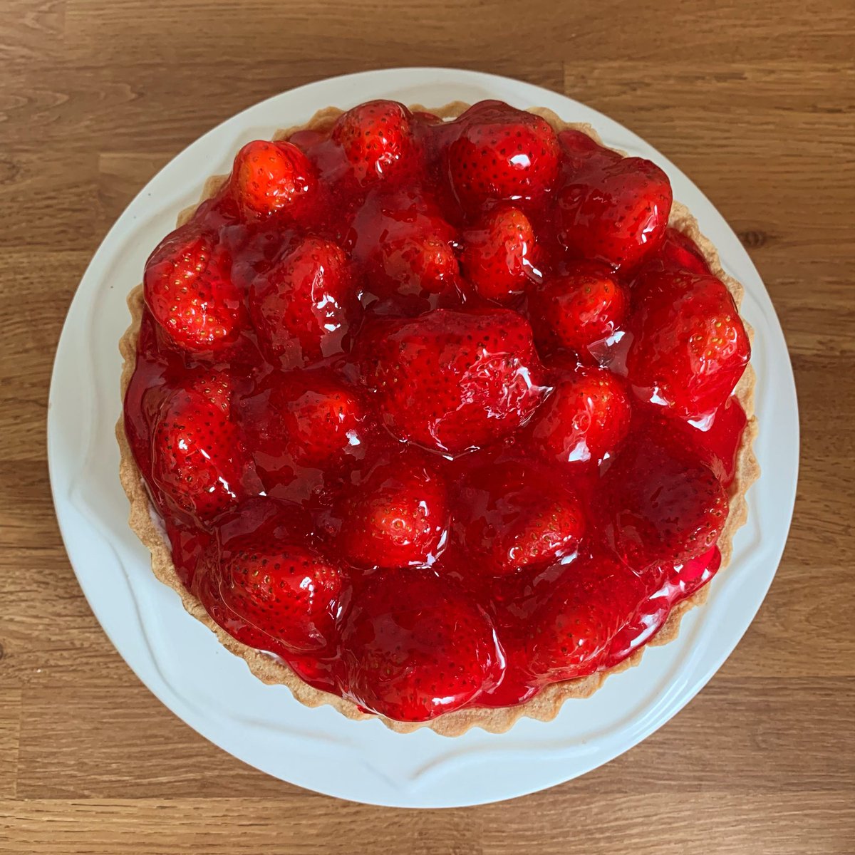 Big strawberry tart made with love🍓🍓🍓🍓🍓