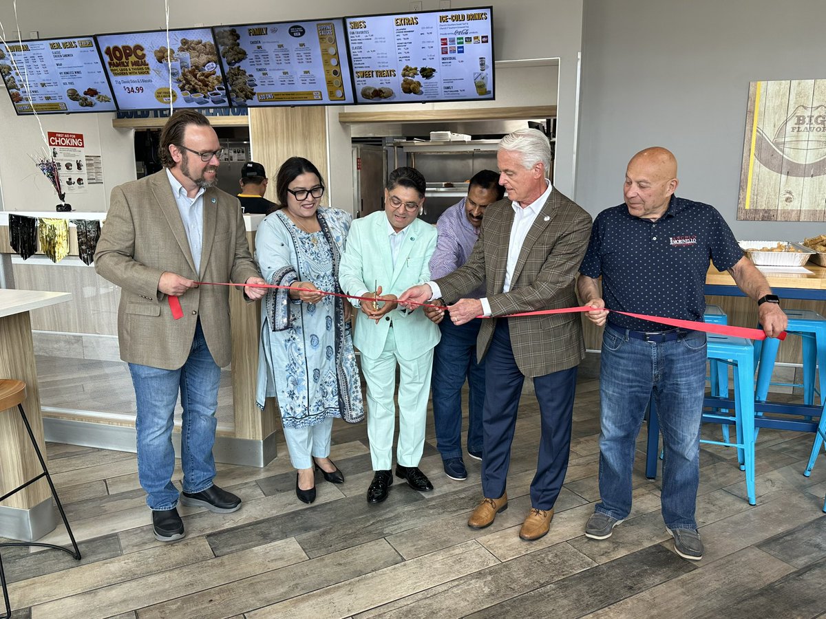 SenatorOrtt's tweet image. Congratulations to Muhammad Shoaib and his family on the grand opening of WNY’s first @ChurchsChicken, right in the heart of downtown Niagara Falls.
A great new addition to the downtown area for all those taking in the sights of the falls and the other activities our city has to…