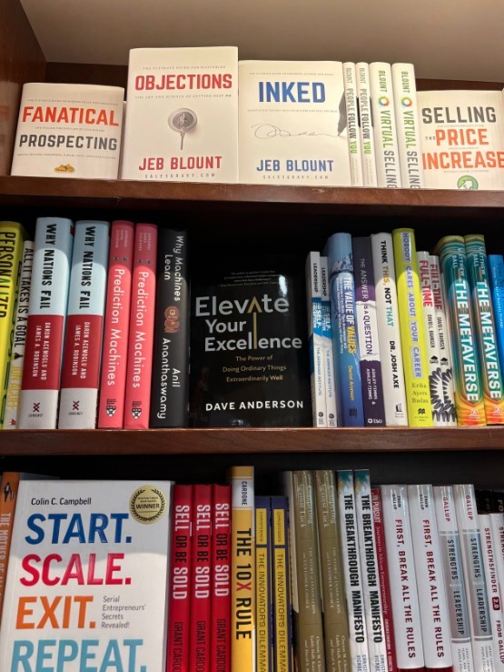 learntolead100's tweet image. Thank you Tattered Cover Book Store in Denver’s Airport for the great display for “Elevate Your Excellence”. 

From page 17: 

“Elevating your excellence isn’t about doing your best sometimes, but endeavoring to give your all consistently, in all you do, so that delivering your…