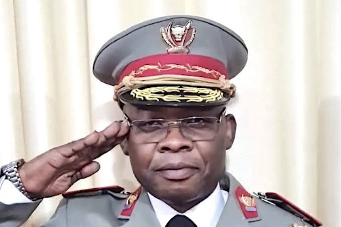 ERIC_WEMBA1's tweet image. Le Chef d'Etat major general des FARDC , interdit à tout officier des FARDC de faire un déplacement à l'exterieur du pays