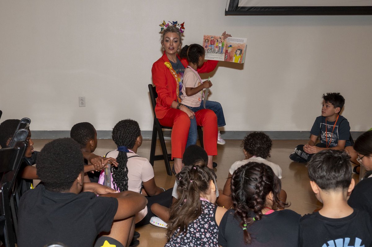 BexarCountyDA's tweet image. I had the honor of helping kick off this year’s Bexar County Family Justice Center Summer Camp!
The theme was inspired by the modern classic The Juice Box Bully — a powerful story that teaches kids the importance of self-worth and standing up for one another.