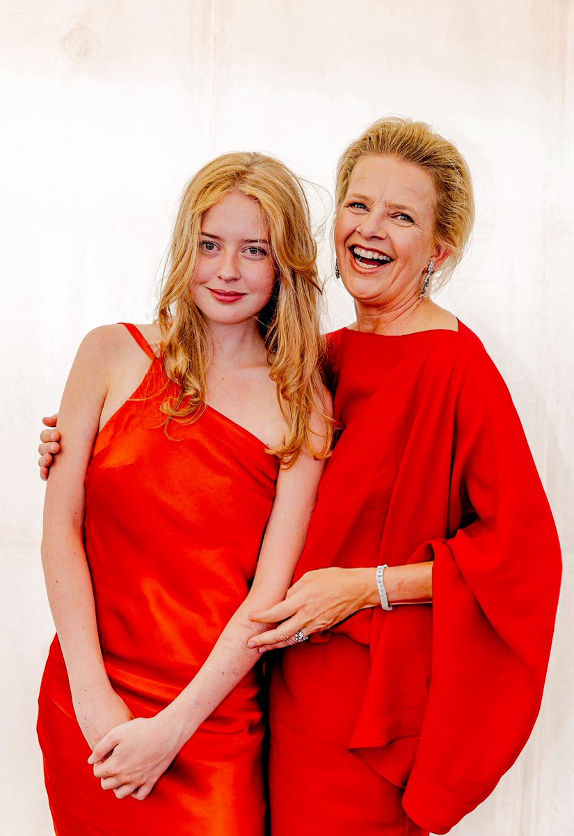 royalchildren_'s tweet photo. Princess Mabel and Countess Zaria of Orange-Nassau attend the 31st edition of the Amsterdam Diner fundraiser event for the Aids Foundation, at the AFAS Live in Amsterdam, Netherlands 🎗️ -June 14th 2025.
.
📷 : Patrick van Katwijk/@GettyImages
.
#PrincessMabel #CountessZaria https://t.co/nkOA9wkFAs