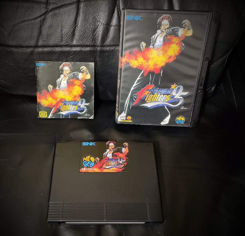 RetroBits8's tweet image. Y hoy esta joya cumple 30 años ni más ni menos!! Las mejoras que incluyó The King Of Fighters 95 respecto al original y su personalidad lo hacen a día de hoy uno del KoF favoritos de la gente y con razón 😍
#retrogaming #NeoGeo #arcade