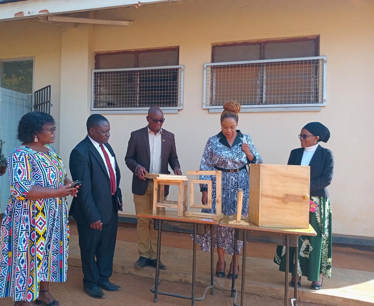 #ManaNews

Minister of Basic and Secondary Education, Madalitso Kambauwa Wirima, has expressed pleasure with the administration of the 2025 Malawi School Certificate of Education (MSCE) examinations saying they conducted smoothly without...

facebook.com/10006385576645…