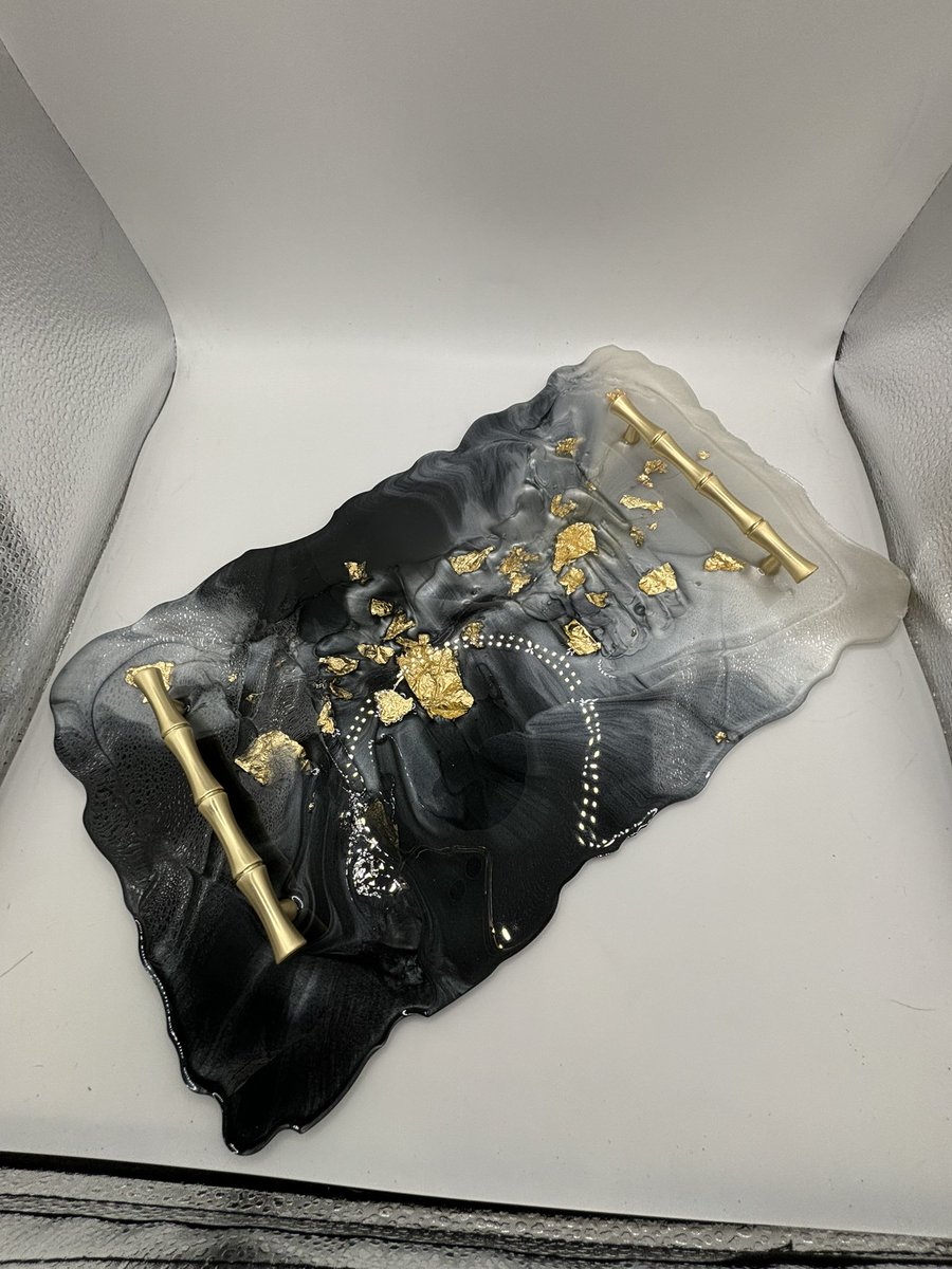 RadResinCo's tweet image. Custom wedding gift order in the works ๐
Black and White marble style resin tray w/gold flakes. Matching coasters coming soon ๐