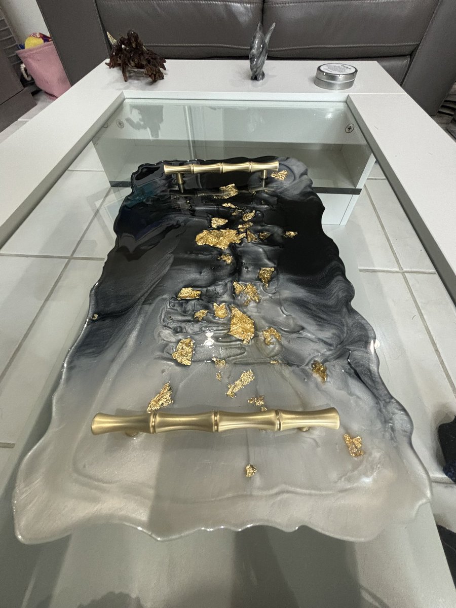 RadResinCo's tweet image. Custom wedding gift order in the works ๐
Black and White marble style resin tray w/gold flakes. Matching coasters coming soon ๐