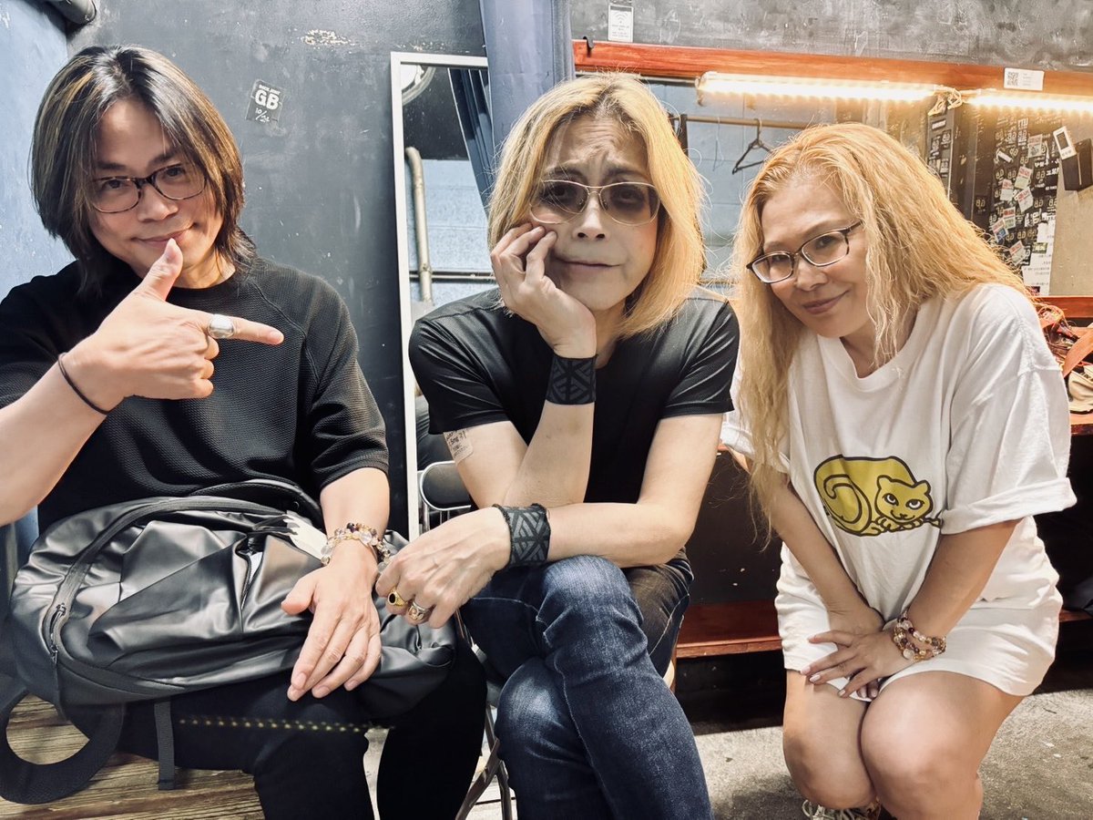 masataka1027's tweet image. 秋間さんと寺西さんのデビュー35周年(!)記念ライブに、299チームで観に行かせていただきました♪
お二人ともステージでは相変わらずオーラを放っていて素晴らしかったです✨