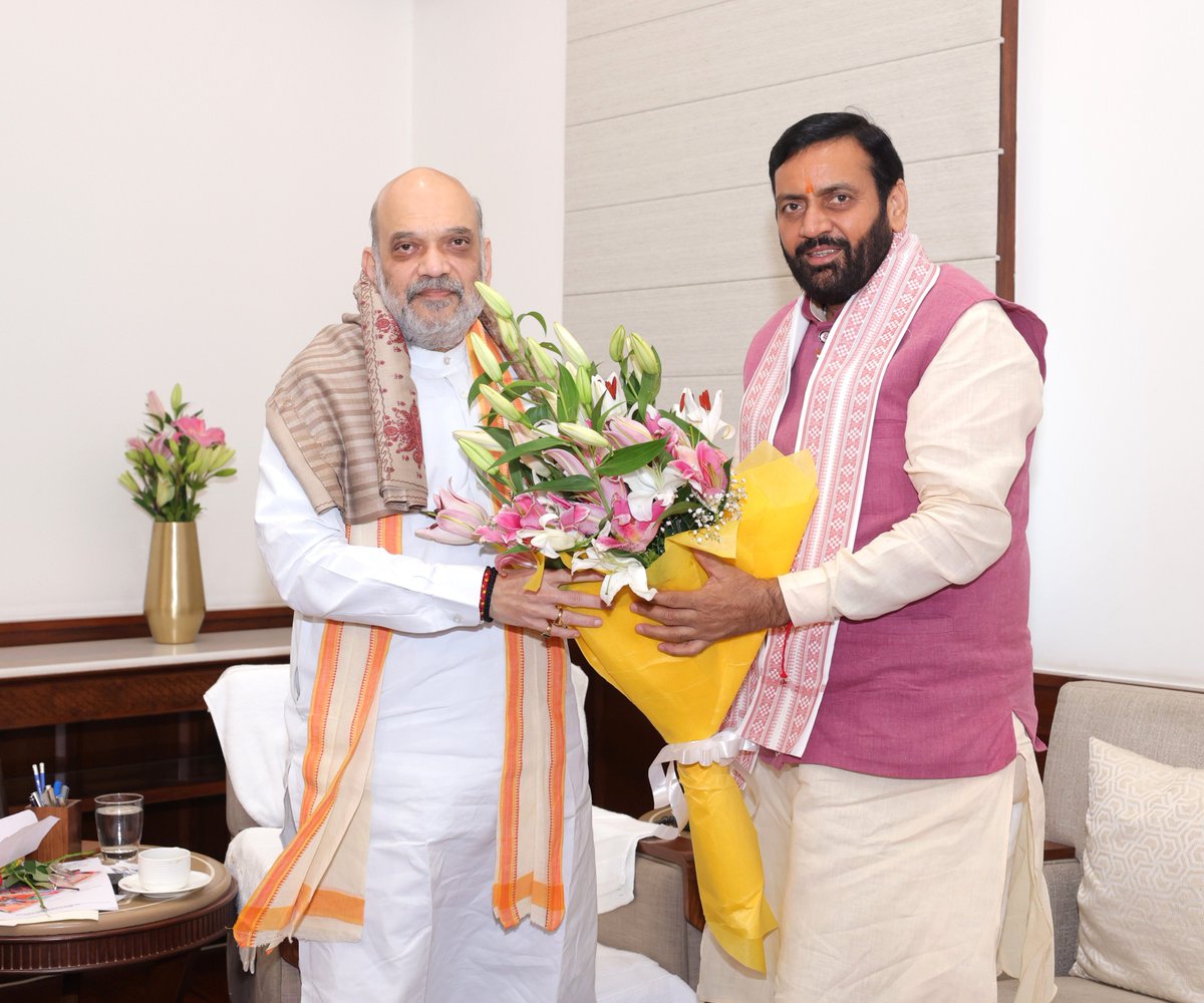 हरियाणा के मुख्यमंत्री श्री <a href="/NayabSainiBJP/">Nayab Saini</a> ने केन्द्रीय गृह एवं सहकारिता मंत्री श्री <a href="/AmitShah/">Amit Shah</a> से भेंट की।