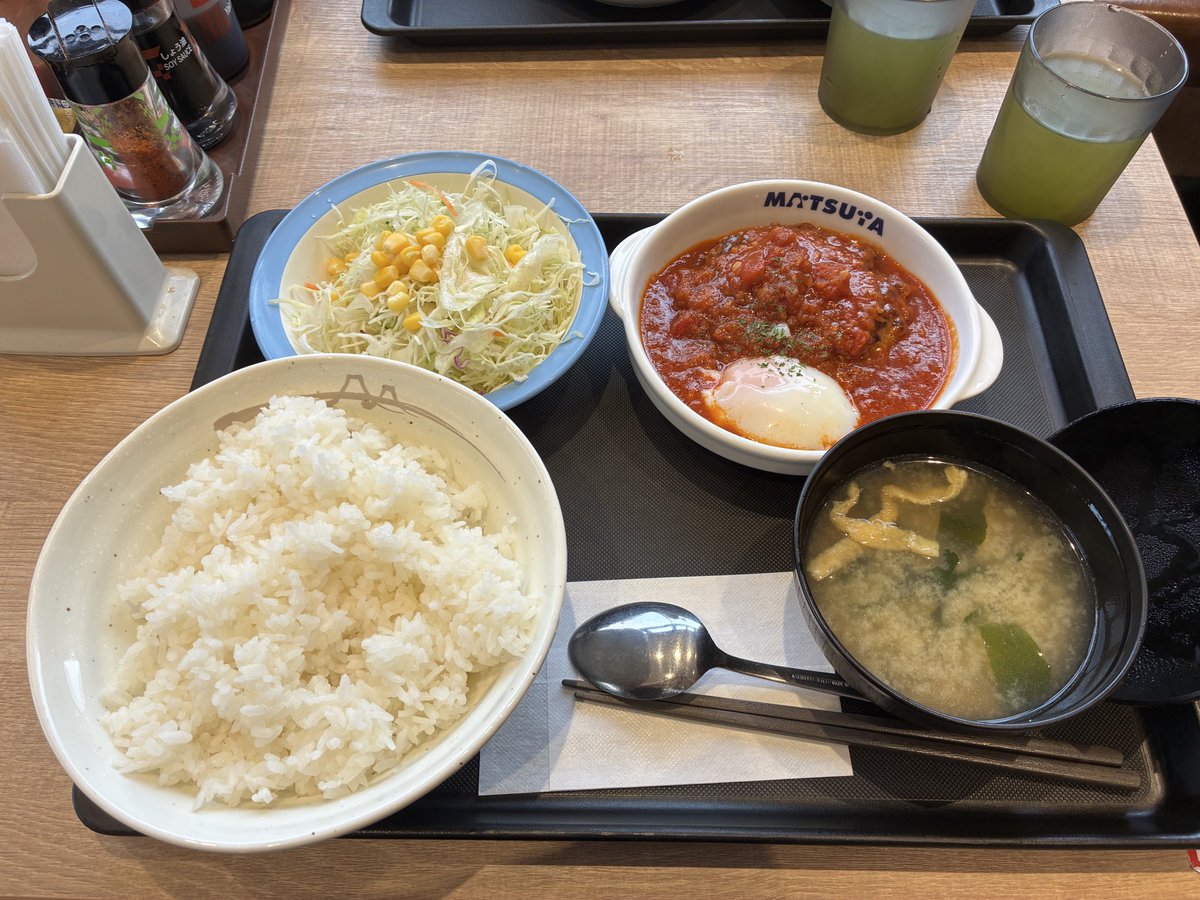松屋のうまトマ！予想外にもかなりニンニク効いてて好み分かれそうな味だった！個人的にはめちゃめちゃ好き！(´&gt;ω&lt;｀)