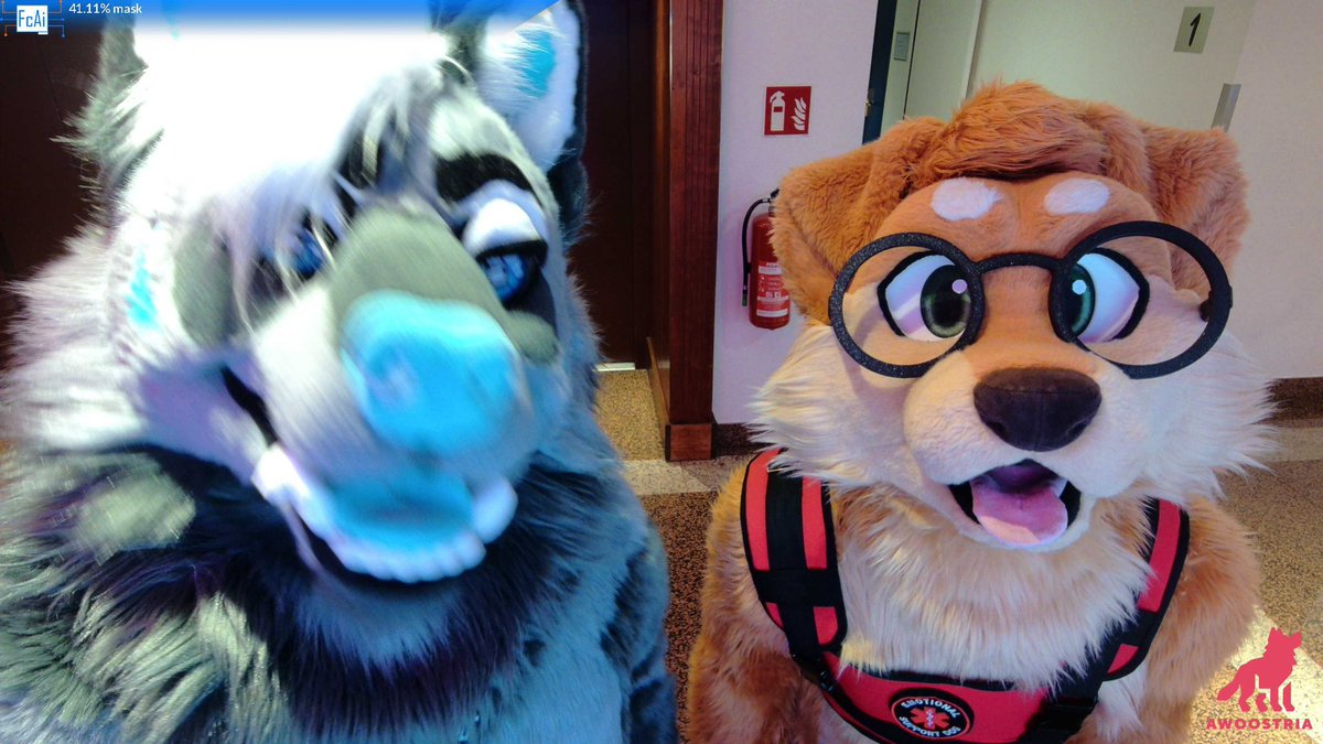 MaxFluffys's tweet image. How I be looking at the flight attendant so they know I want my free cookie