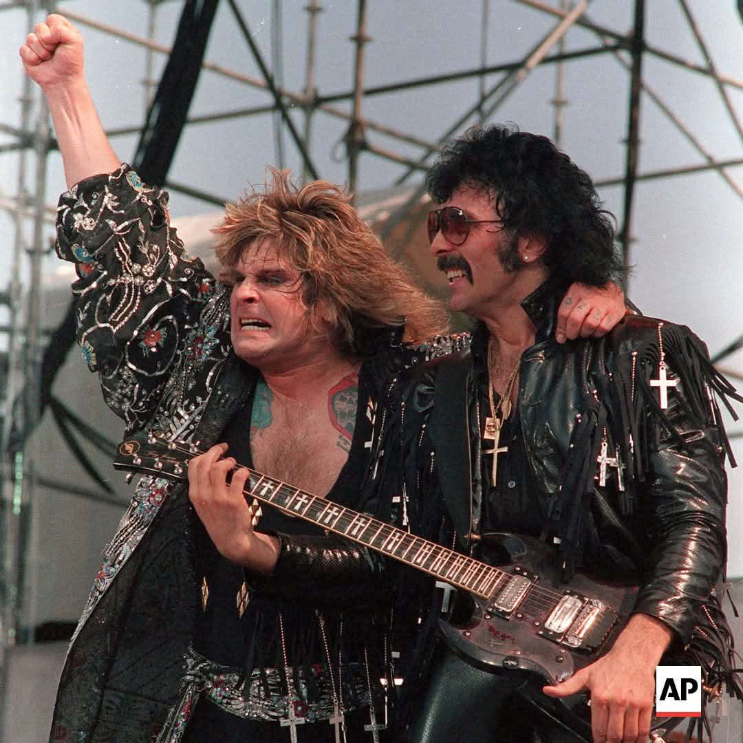 LuisLuiskiss1's tweet image. #trackattack @pepecampamx @LuisMaiden @ROchenteros #OzzyOsbourne saludos banda seguimos con puros rolones tristes de #OzzyForever 😈🤟🏼🤟🏼🦇🦇🦇