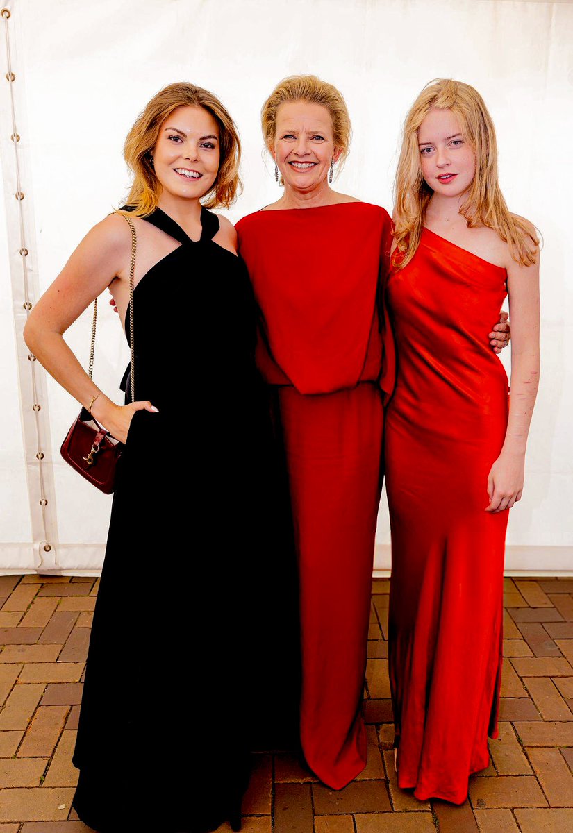 royalchildren_'s tweet photo. #CountessEloise #PrincessMabel and #CountessZaria of Orange-Nassau attend the 31st edition of the Amsterdam Diner fundraiser event for the Aids Foundation, at the AFAS Live in Amsterdam, Netherlands 🎗️ -June 14th 2025.
.
📷 : Patrick van Katwijk/@GettyImages https://t.co/jwsE32pDtb