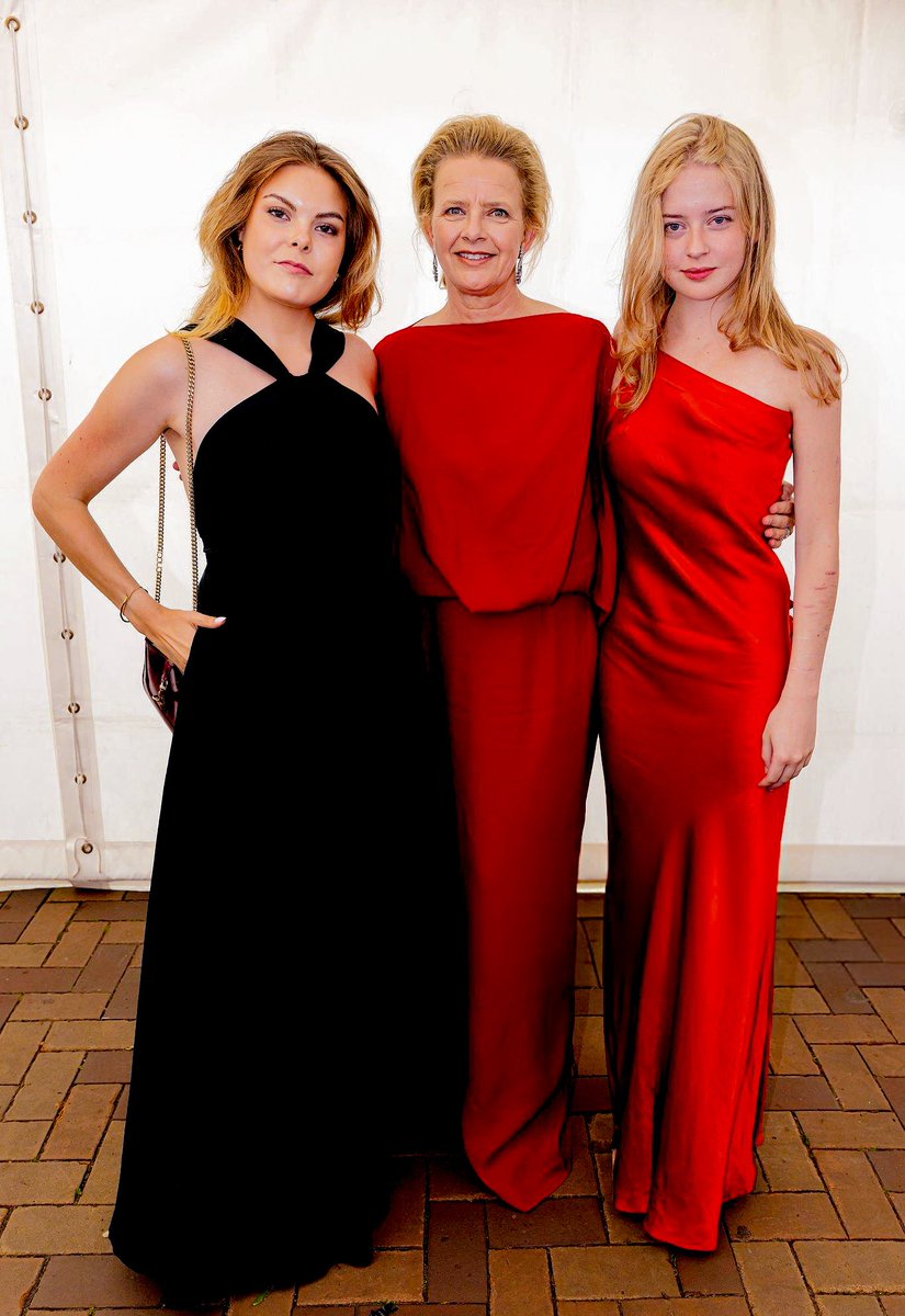royalchildren_'s tweet photo. #CountessEloise #PrincessMabel and #CountessZaria of Orange-Nassau attend the 31st edition of the Amsterdam Diner fundraiser event for the Aids Foundation, at the AFAS Live in Amsterdam, Netherlands 🎗️ -June 14th 2025.
.
📷 : Patrick van Katwijk/@GettyImages https://t.co/jwsE32pDtb
