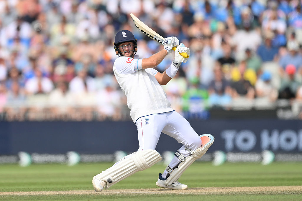 domhowson's tweet image. The 🐐 does it again. We're watching a genius at work. A class act on and off the field. 🏏