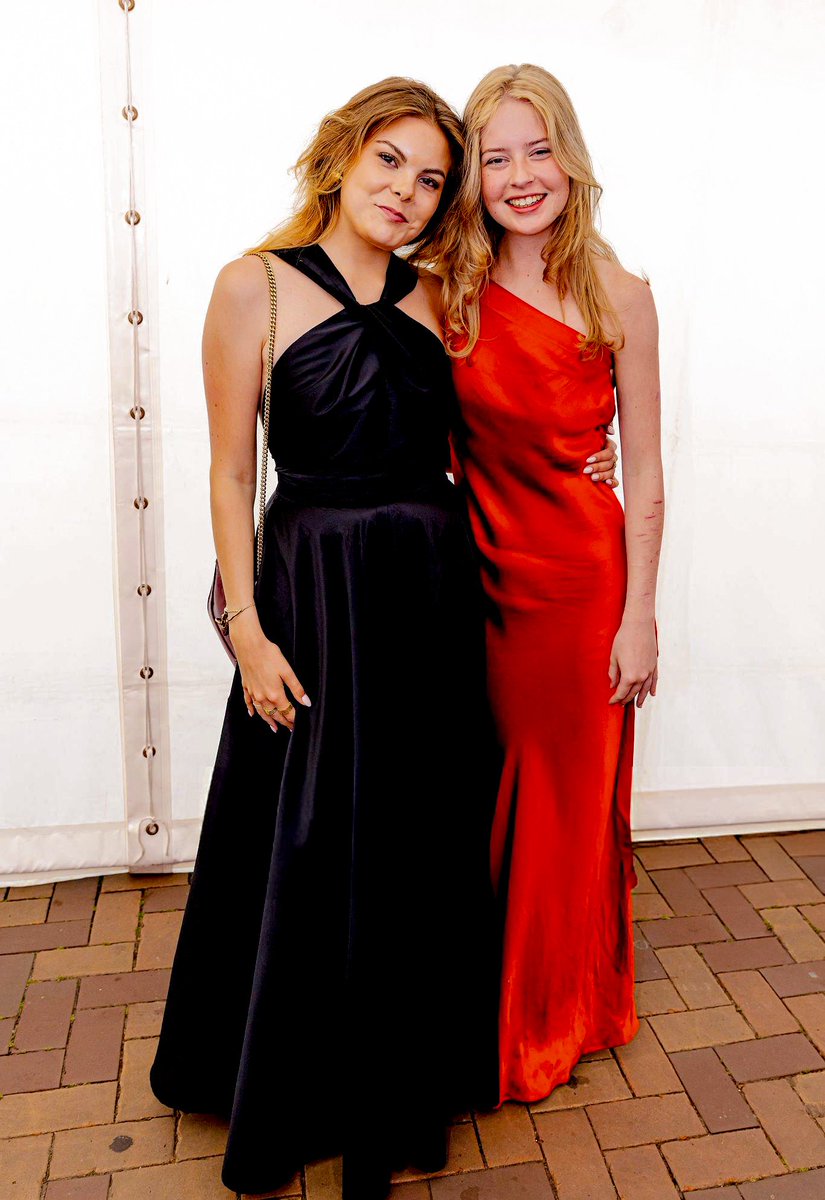 royalchildren_'s tweet photo. #CountessEloise and #CountessZaria of Orange-Nassau attend the 31st edition of the Amsterdam Diner fundraiser event for the Aids Foundation, at the AFAS Live in Amsterdam, Netherlands 🎗️ -June 14th 2025.
.
📷 : Patrick van Katwijk/@GettyImages https://t.co/LiDG5XviCL