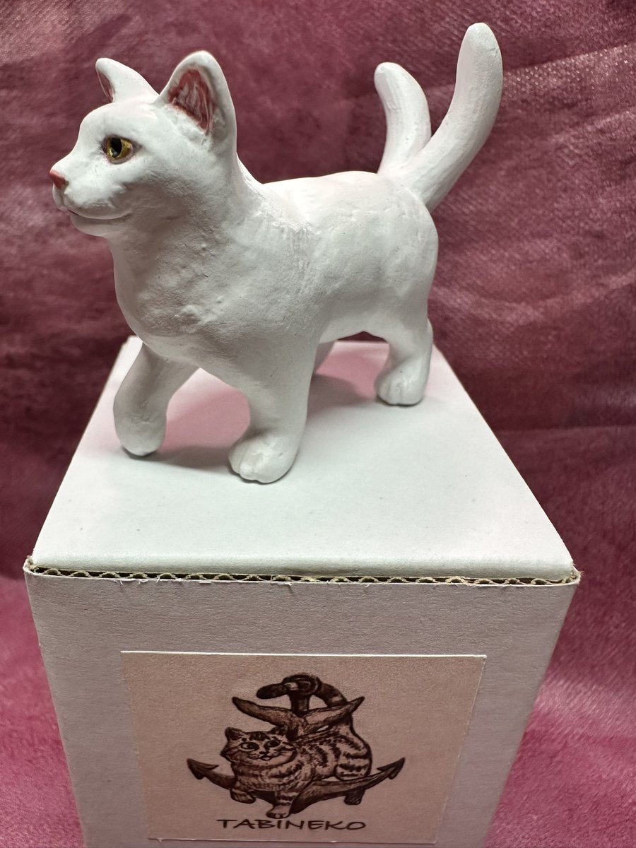 mt401218's tweet image. 猫又
猫アーティストの方々が集まって小さなイベントを開催されてました。
各アーティストが得意の技術でTシャツやレッテル、フィギュア等を展示販売してまして、自分はコレを^ ^
一個一個手作りなのに、驚くほどの安価!
若手作家へのエールも込めて買わせていただきました!!