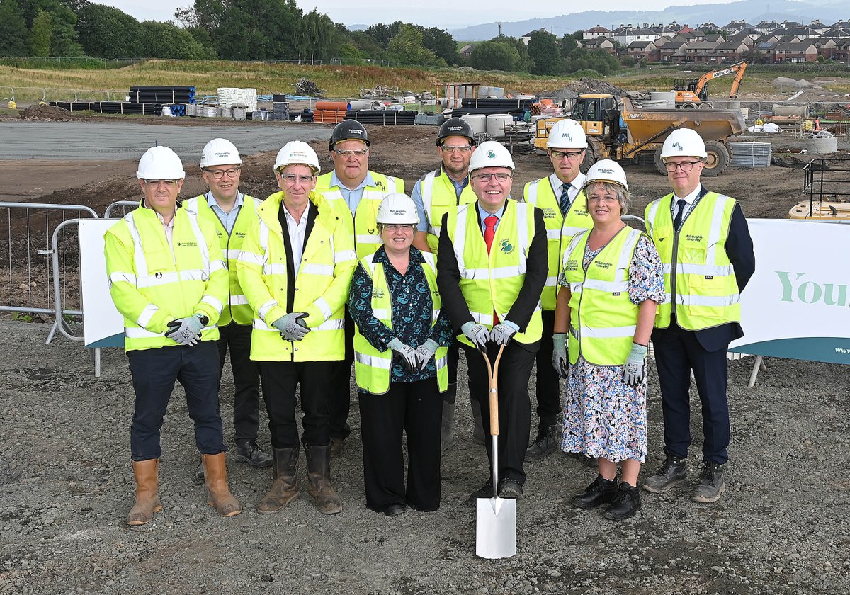 StirlingCouncil's tweet image. 😃 Project partners have celebrated breaking ground on the new Corbiewood Primary School that is being built to serve the emerging South Stirling Gateway housing development.
The state-of-the-art seven-classroom facility is being constructed at the heart of the development site…