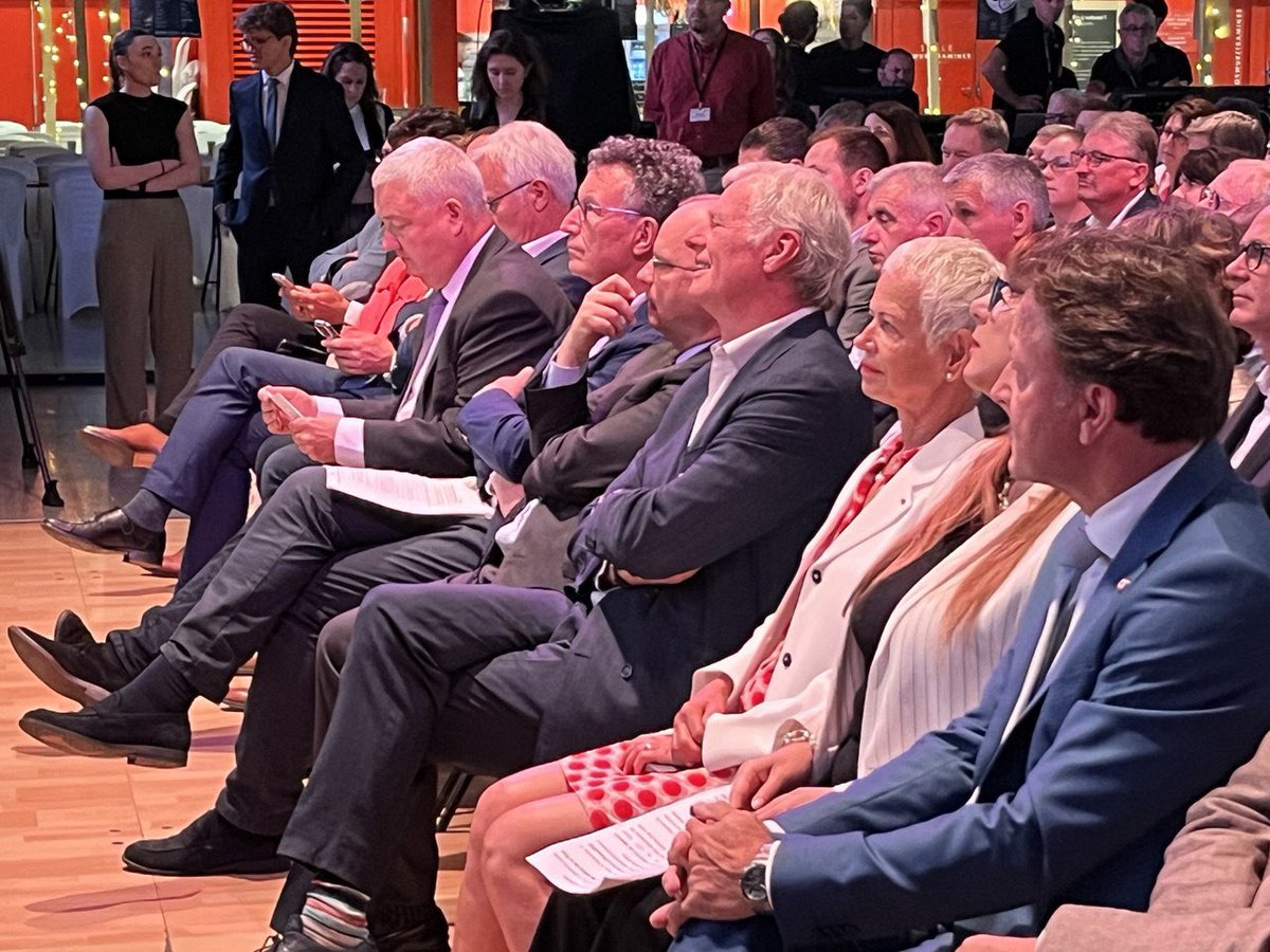 Brigitte Klinkert (@klinkertbrigitt) on Twitter photo Ce matin à l’inauguration de la 76e <a href="/FoireColmar/">Foire Aux Vins</a> des Vins d’Alsace !
Un bel hommage à notre terroir et à celles et ceux qui le font vivre et qui se perpétue depuis 1948.
« L’Alsace est un trésor et le vin d’Alsace son plus beau diamant. » – Lilou Henriquel, reine des vins🥨🍇🍷 Ce matin à l’inauguration de la 76e <a href="/FoireColmar/">Foire Aux Vins</a> des Vins d’Alsace !
Un bel hommage à notre terroir et à celles et ceux qui le font vivre et qui se perpétue depuis 1948.
« L’Alsace est un trésor et le vin d’Alsace son plus beau diamant. » – Lilou Henriquel, reine des vins🥨🍇🍷