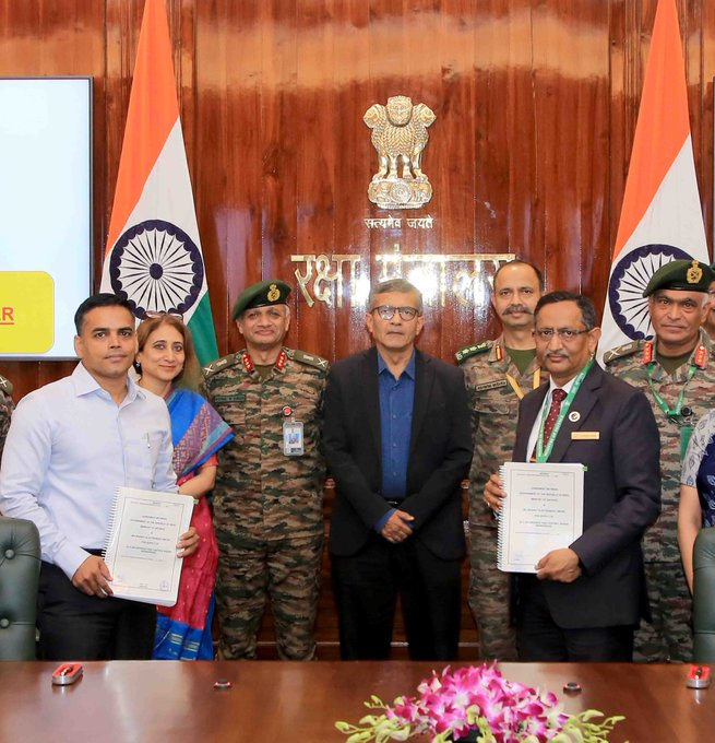 airnews_mumbai's tweet image. भारतीय लष्करासाठी संरक्षण मंत्रालय भारत इलेक्ट्रॉनिक्स लिमिटेडकडून हवाई संरक्षण आग नियंत्रण रडार प्रणालीची खरेदी करणार

नवी दिल्लीत संरक्षण सचिव राजेश कुमार सिंग यांच्या उपस्थितीत त्यासाठीच्या खरेदी करारावर स्वाक्षऱ्या✍️

#IndianArmy #operational #AirDefence #AatmanirbharBharat