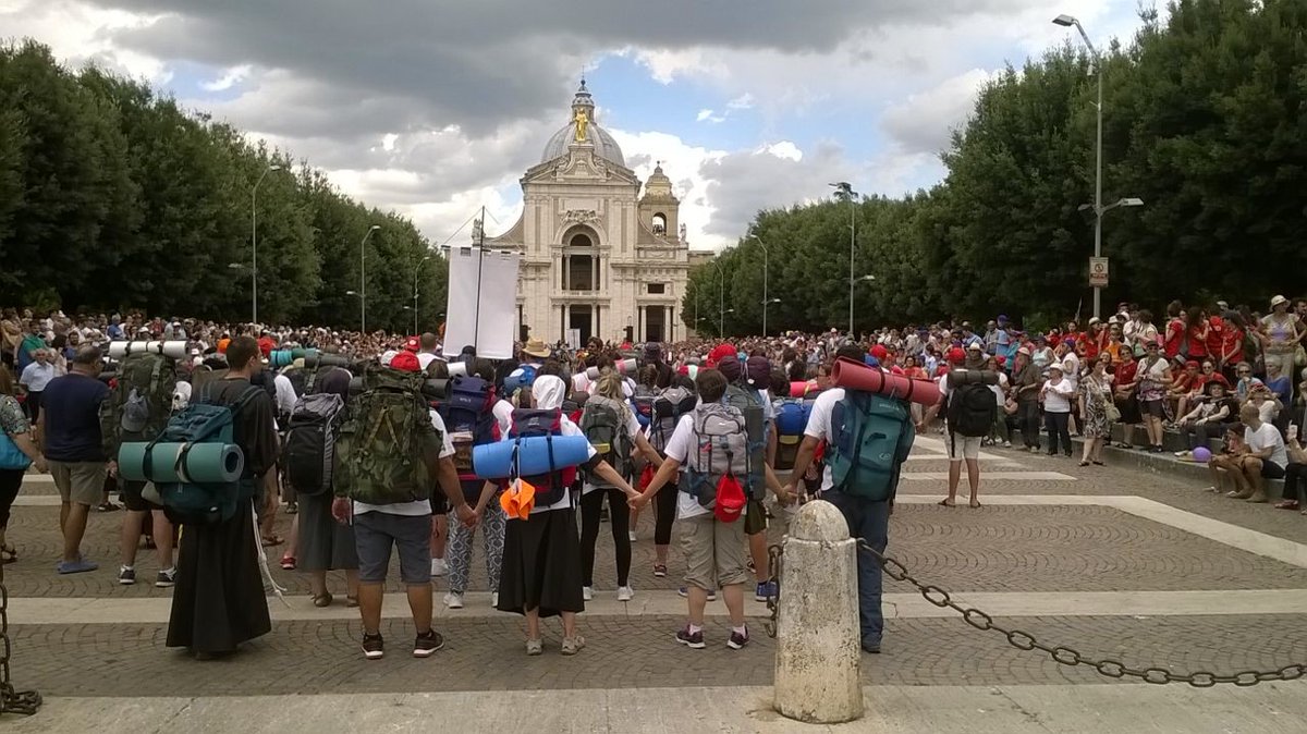 SiateSanti's tweet image. MARCIA FRANCESCANA
25 LUGLIO – 4 AGOSTO 2025
Un cammino del corpo e dell’anima, un viaggio nella Bellezza e nella Condivisione con lo sguardo fisso alla #Porziuncola.
Ogni passo ti porta più vicino al Perdono.
Buona Marcia!!
#Assisi #Perdono