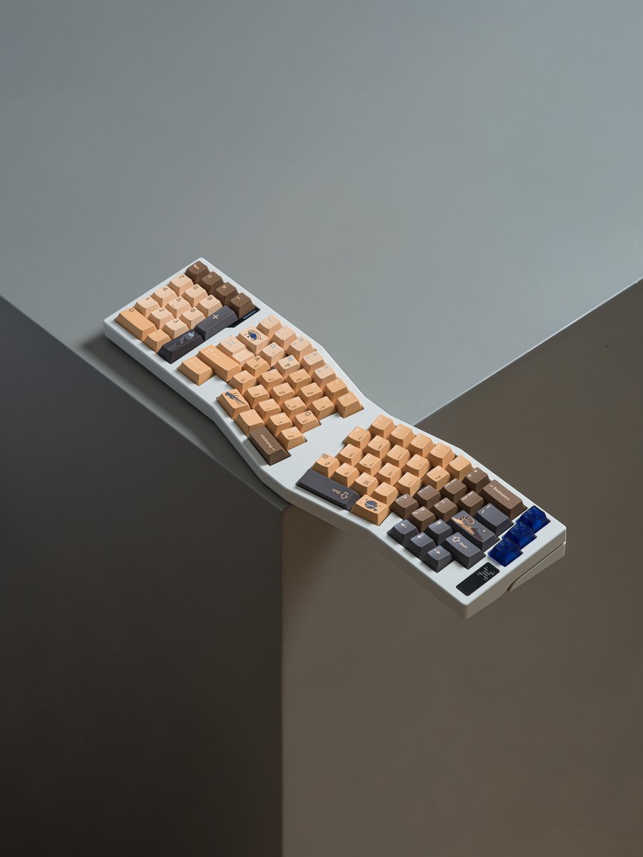 alexotos tweet media