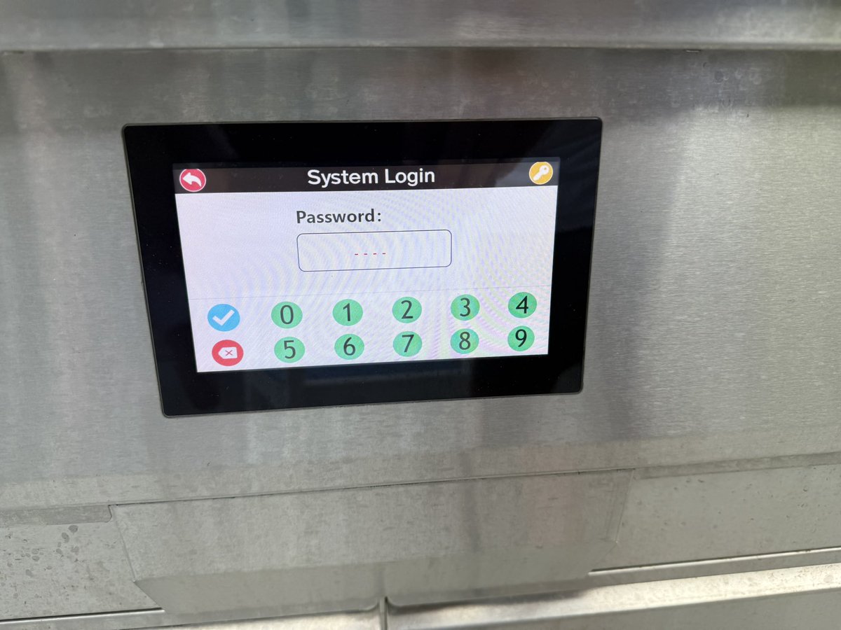 ddd1ms's tweet image. was cooking last night and got locked out from my grill π I genuinely panicked π then tried β1234β and it worked π€·π»ββοΈ
