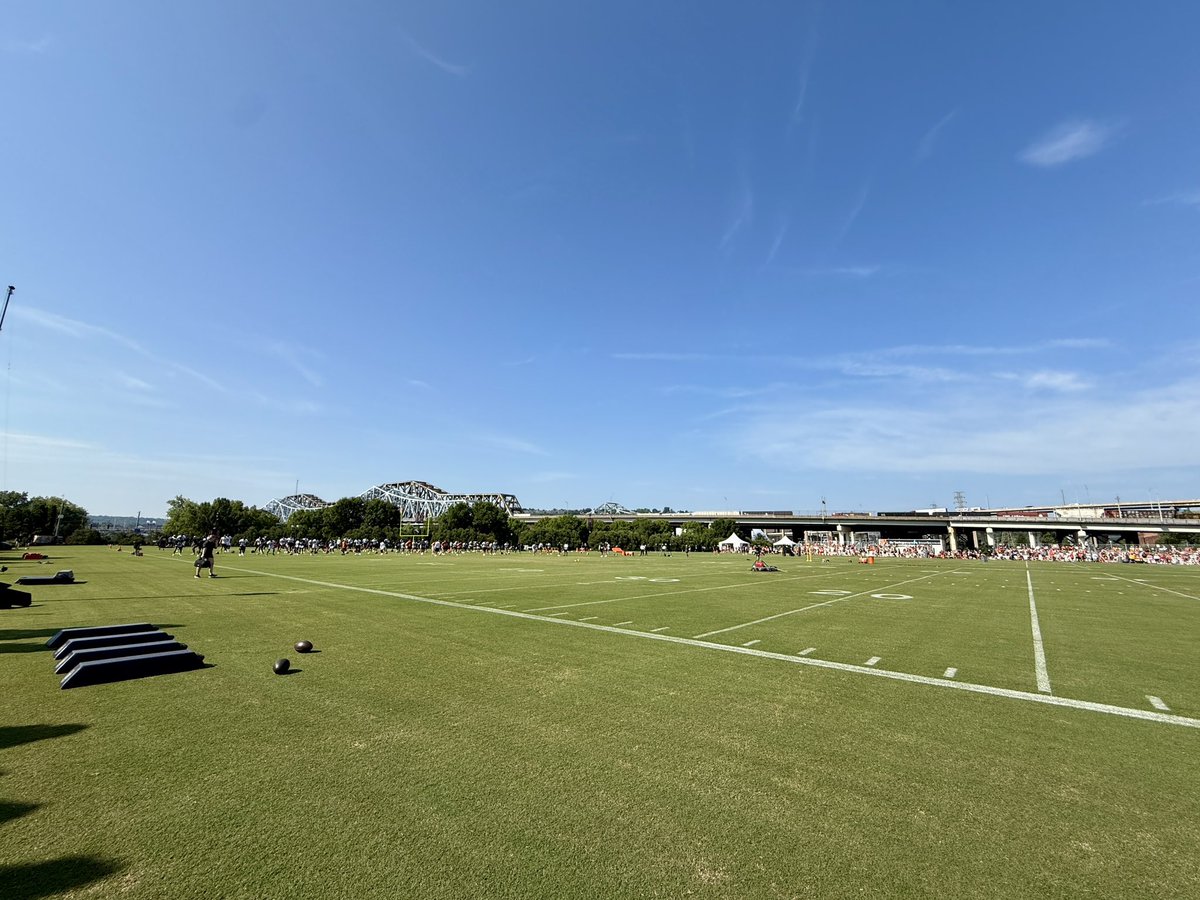 HolgateRegan's tweet image. Day three (and another hot and humid one) on deck.
Tee Higgins and Myles Murphy are both here and practicing.
#Bengals | @FOX19