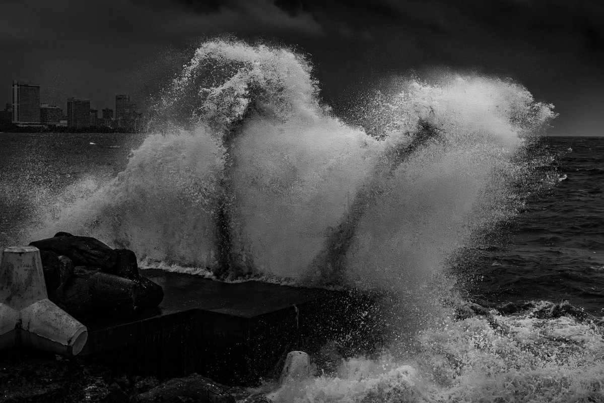 dhekhandelwal's tweet image. Photos I took of Mumbai rains.